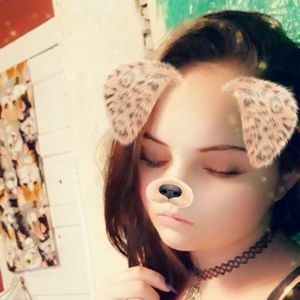 Meet your Posher, Crystal